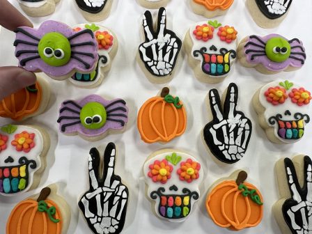 Mini skull, pumpkin, spider, peace sign, 4 pack