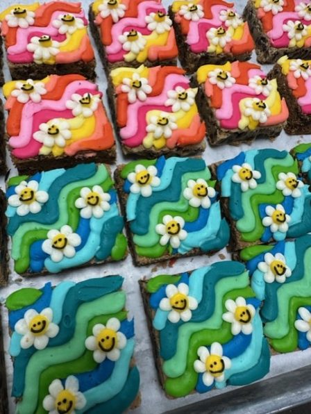 Groovy Daisy Cookie Cake squares