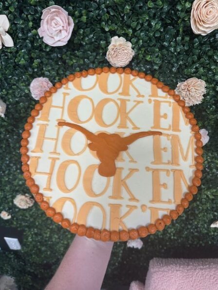 Hook 'em longhorn cookie cake
