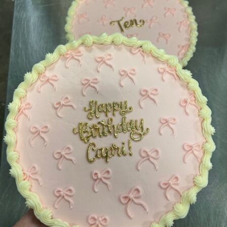 cutesy bow cookie cake