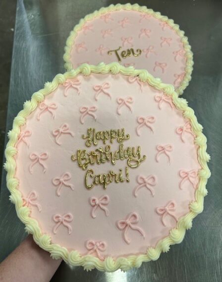 cutesy bow cookie cake