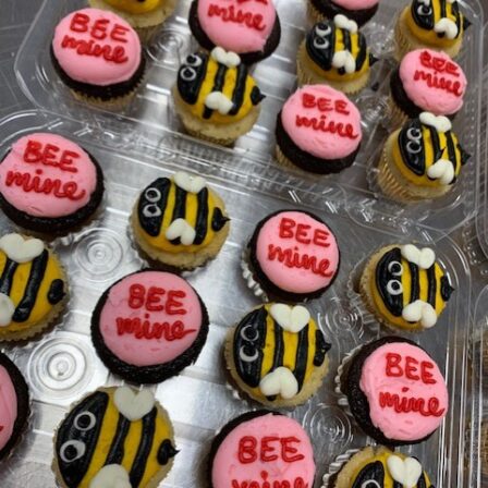 Bee mine, mini cupcake 12 pack.