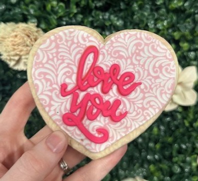Scrollwork heart cookie