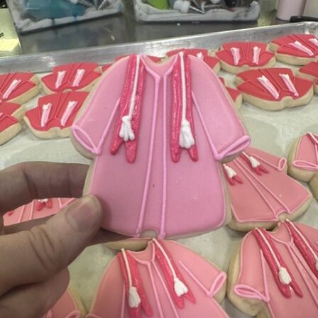 Light pink grad gown cookie